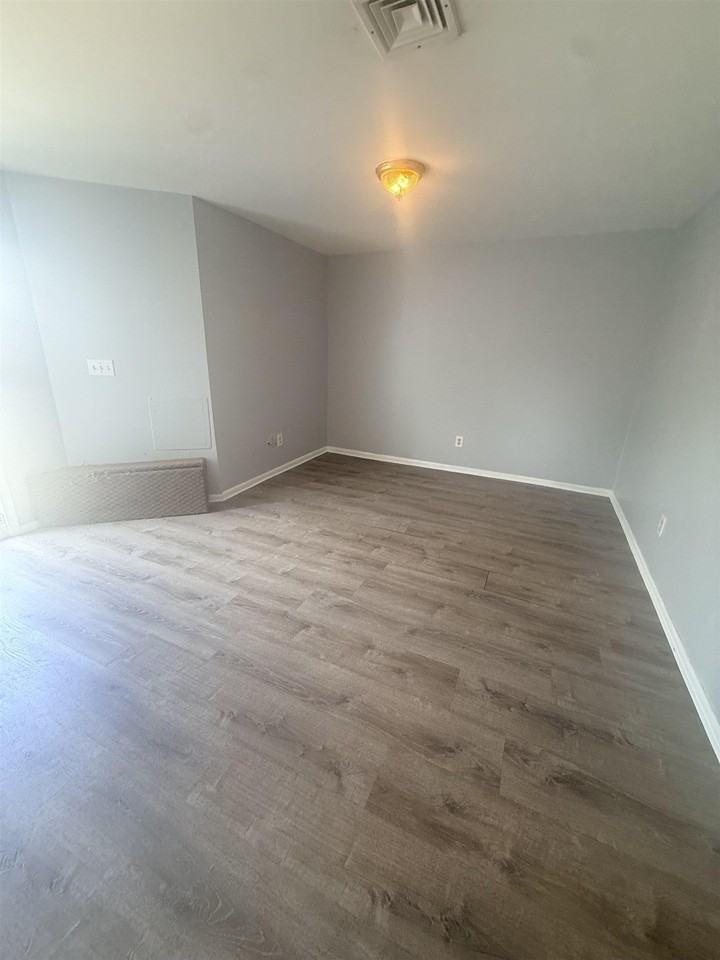 592 BRAMHALL AVE #1 - Photo 6 of 18