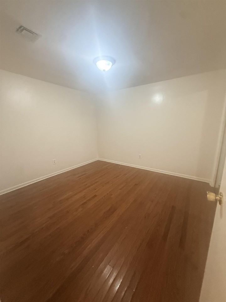 592 BRAMHALL AVE #1 - Photo 7 of 18