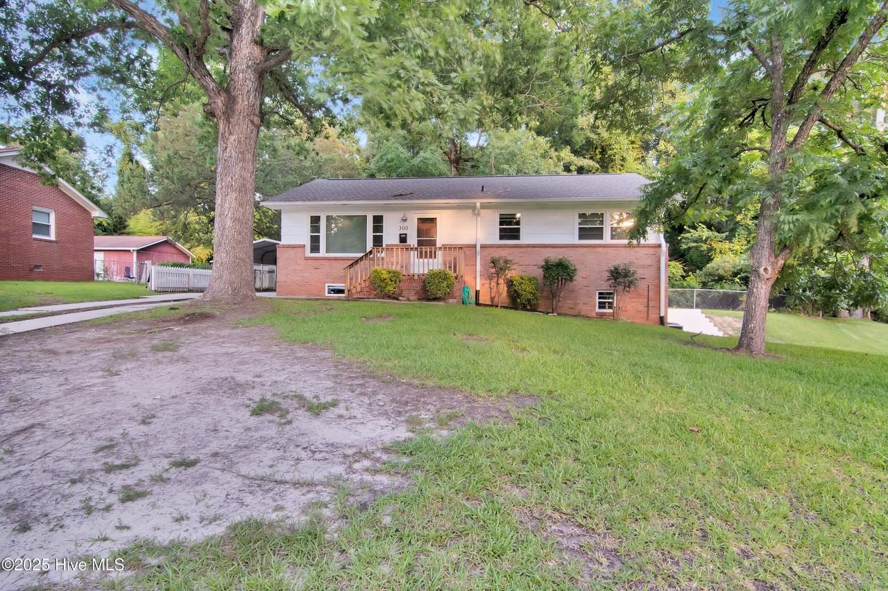 300 Long Acre Dr - Photo 2 of 19