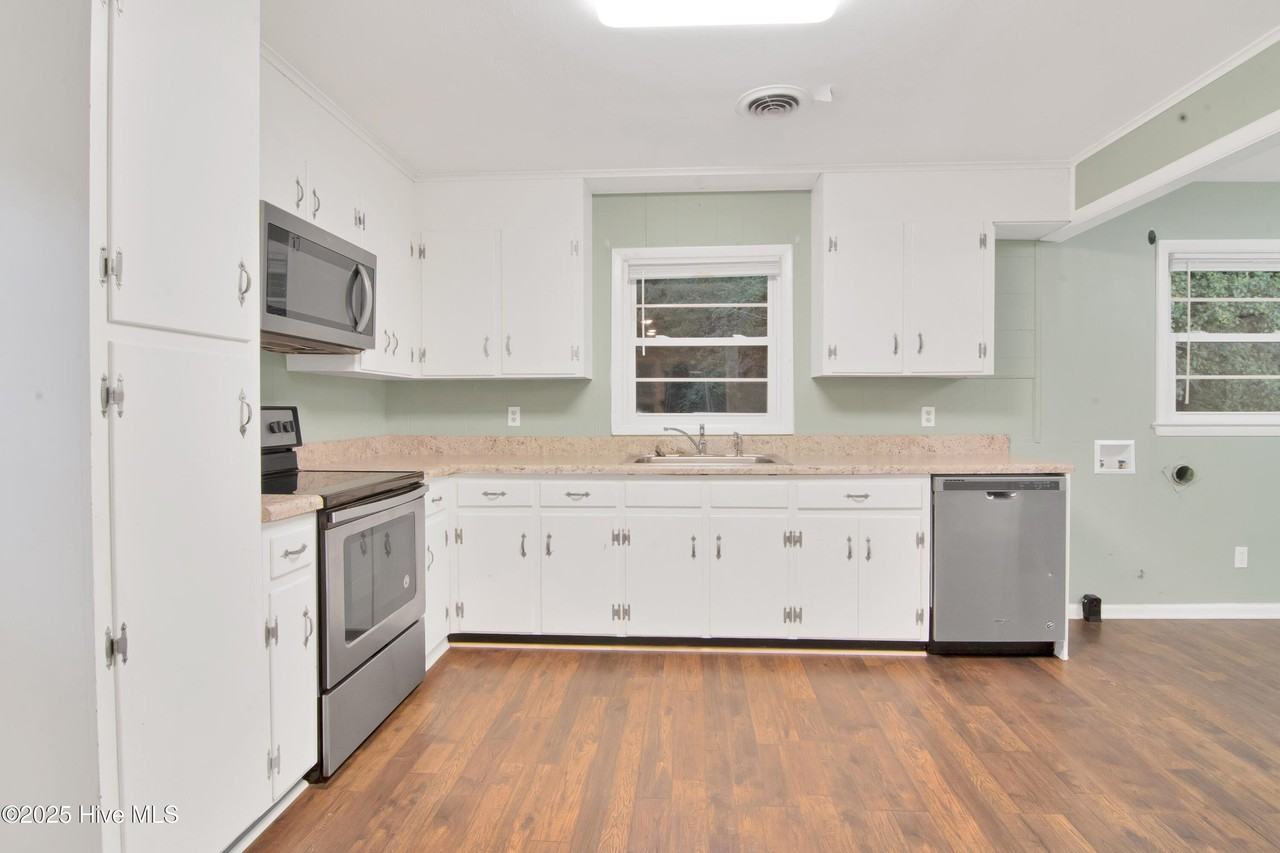 300 Long Acre Dr - Photo 5 of 19