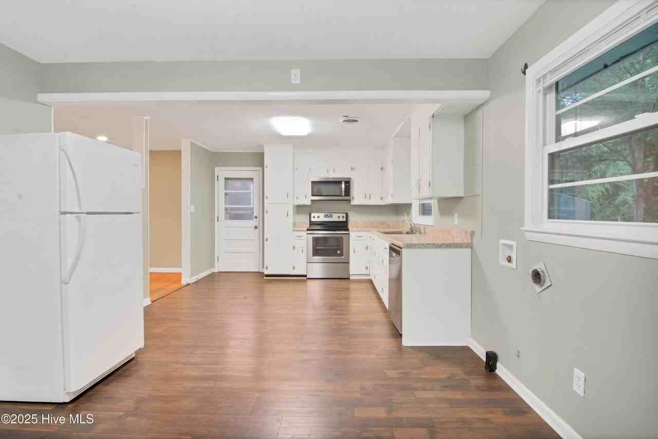 300 Long Acre Dr - Photo 6 of 19
