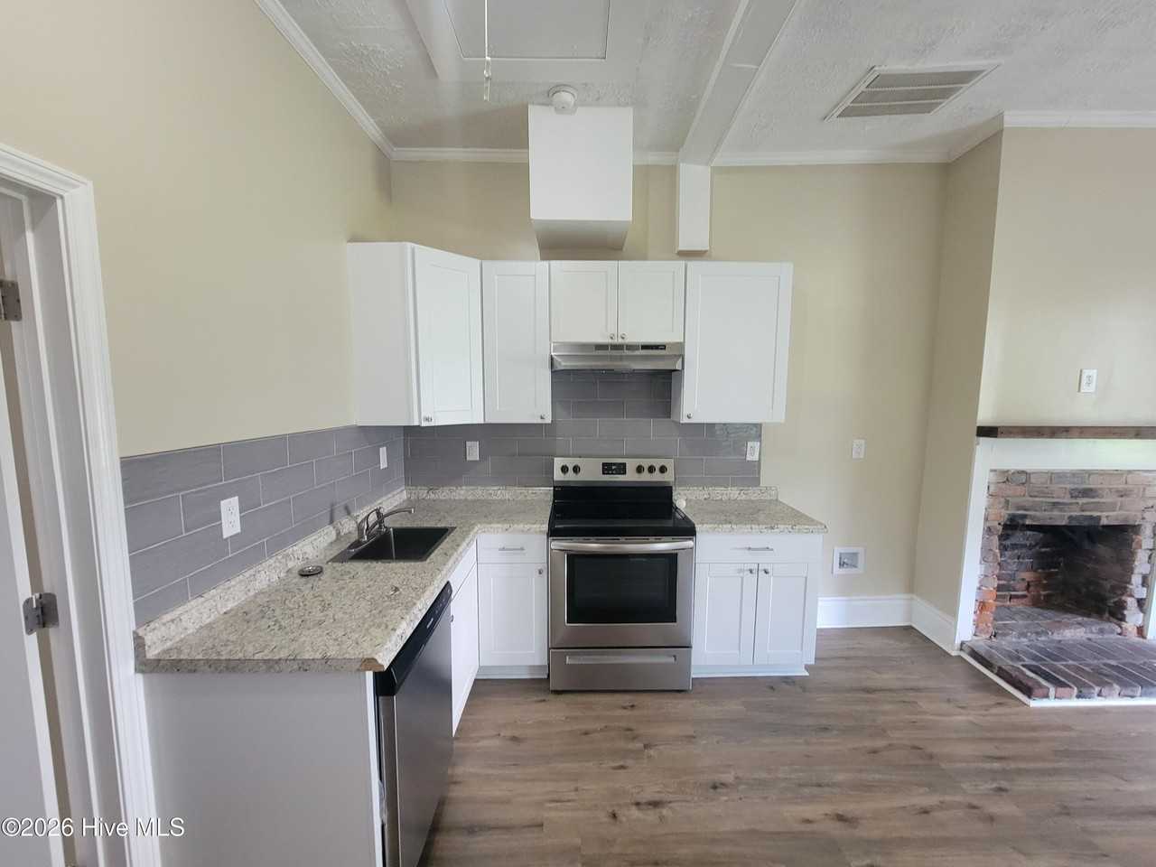 1824 Watkins St #A - Photo 5 of 11