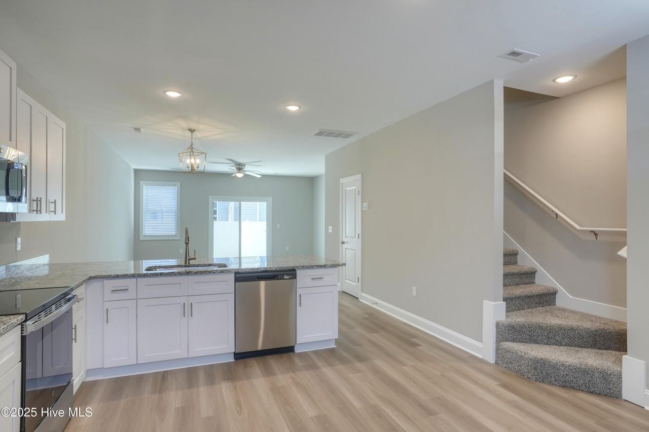 321 Starfish Ln - Photo 3 of 20