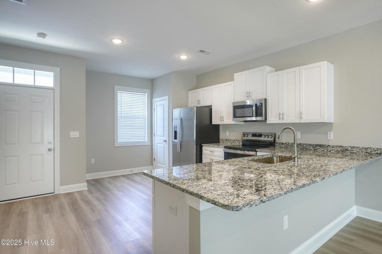 321 Starfish Ln - Photo 5 of 20