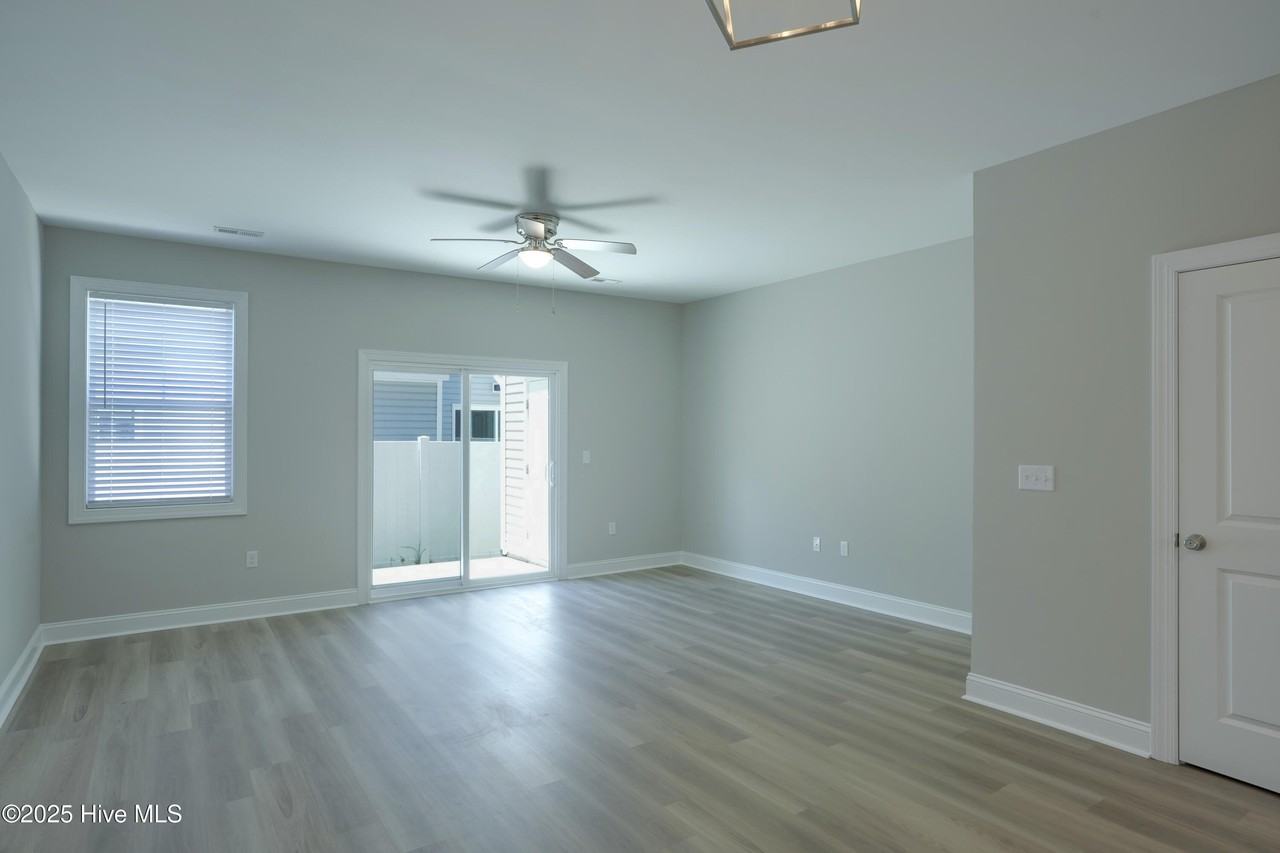 321 Starfish Ln - Photo 7 of 20
