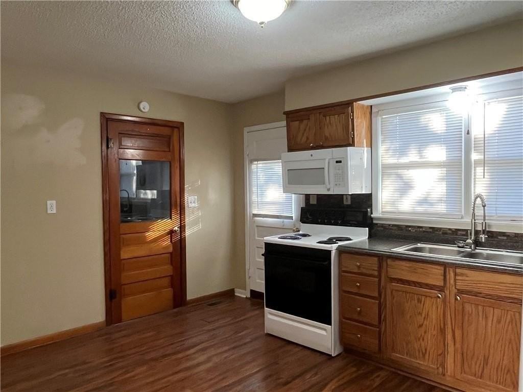1704 N Main St - Photo 2 of 4