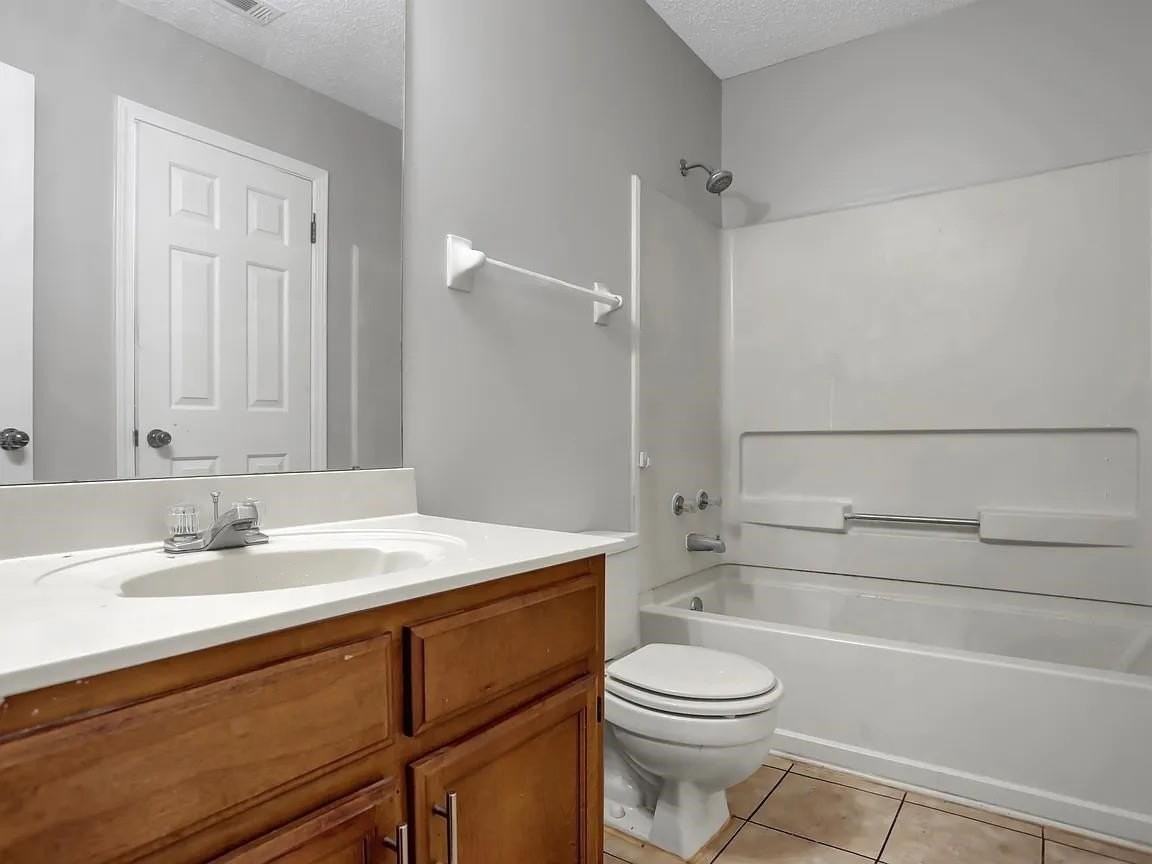 3621 Sunray Cv - Photo 3 of 8