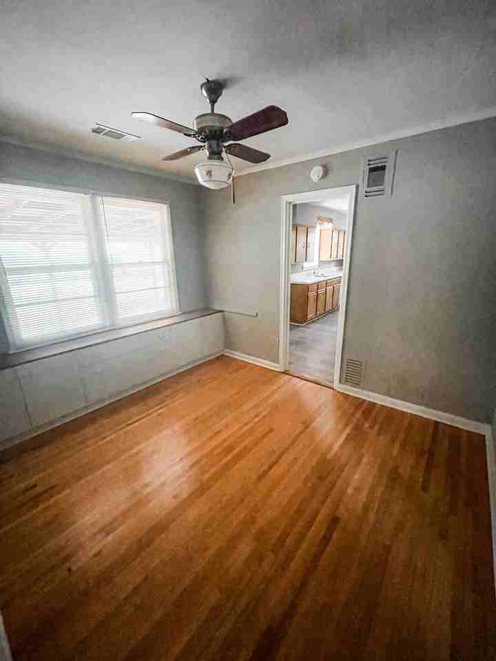 4501 Dunn Ave - Photo 3 of 9