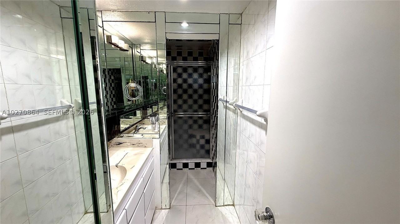3505 S Ocean Dr #104 - Photo 5 of 9