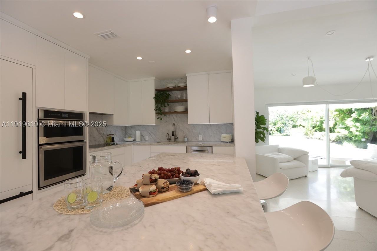12020 Ne 5th Ave - Photo 3 of 13