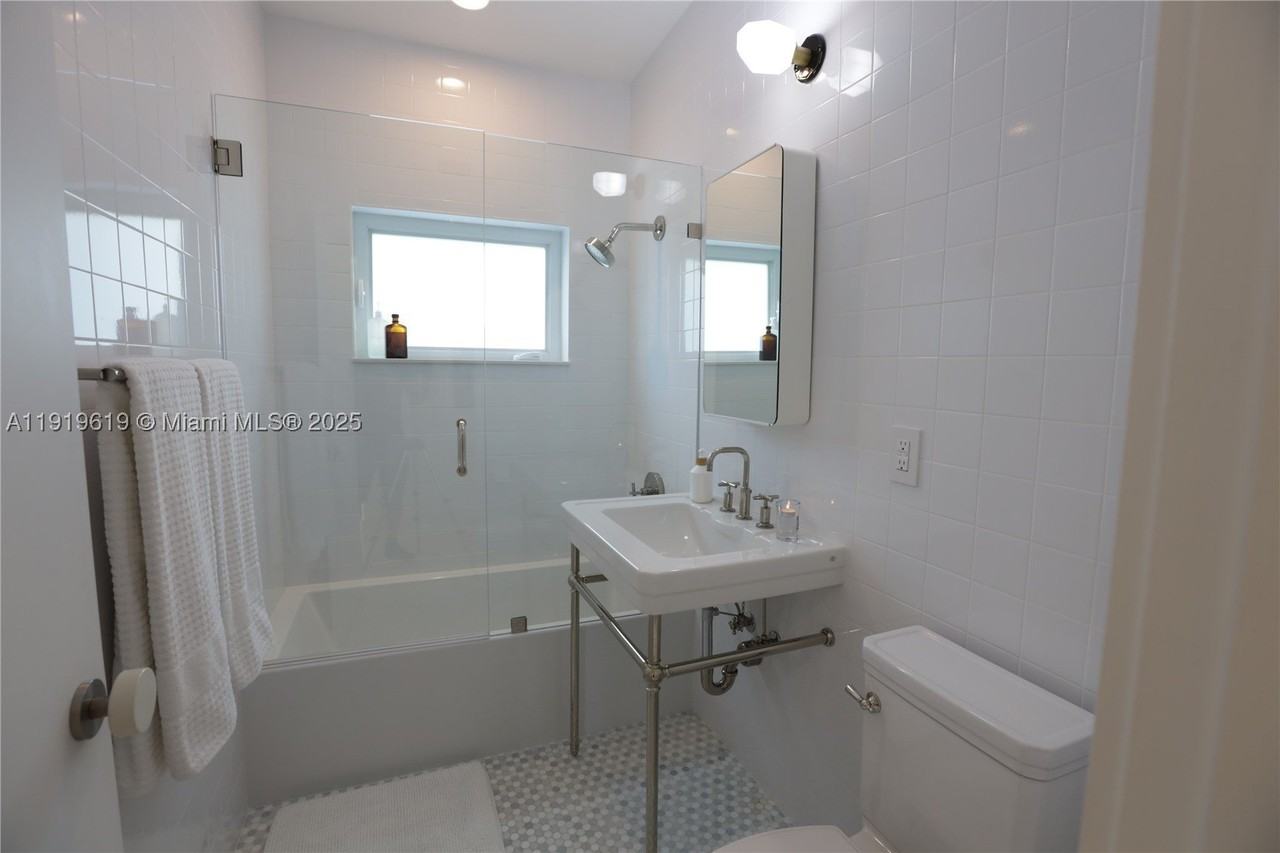 12020 Ne 5th Ave - Photo 7 of 13