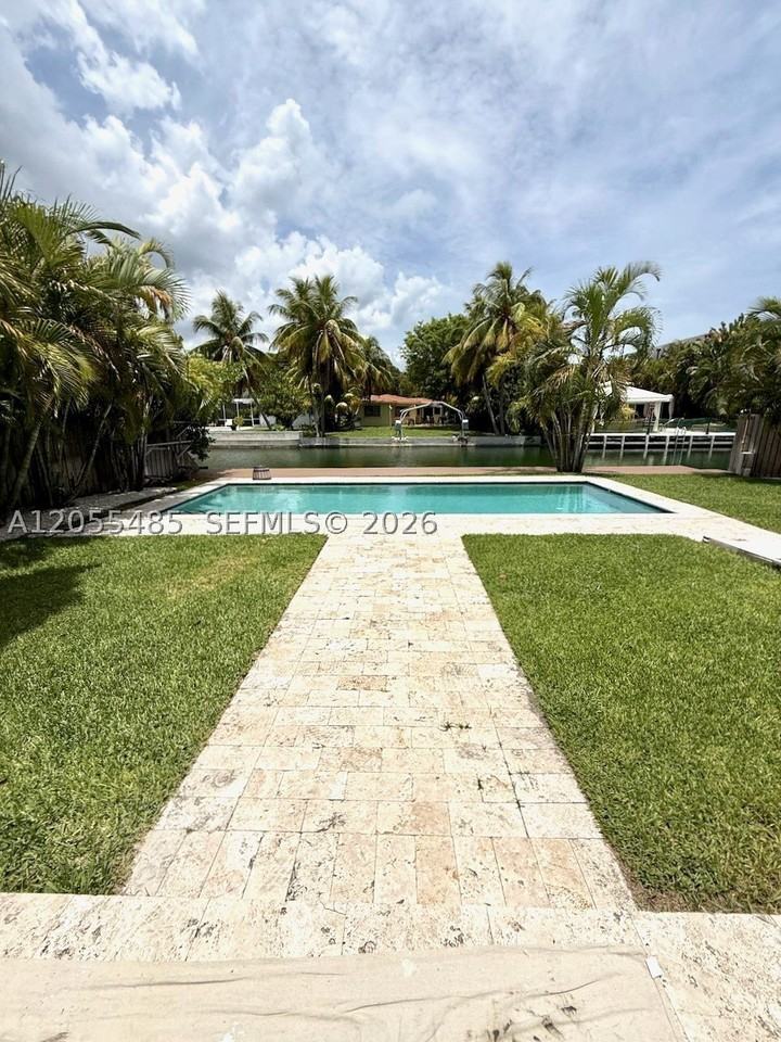 1365 Daytonia Rd - Photo 4 of 41