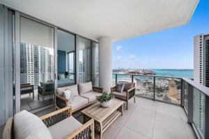 featured image of 851 Ne 1st Ave #2911