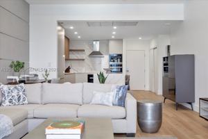 featured image of 2301 Collins Ave #1633