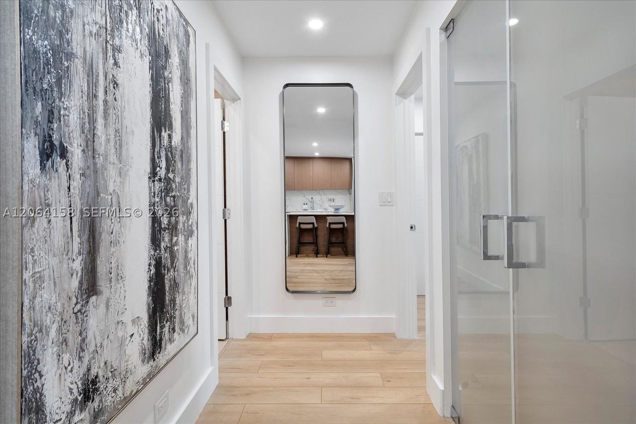 2301 Collins Ave #1633 - Photo 6 of 15