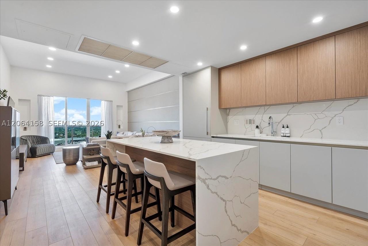 2301 Collins Ave #1633 - Photo 7 of 15