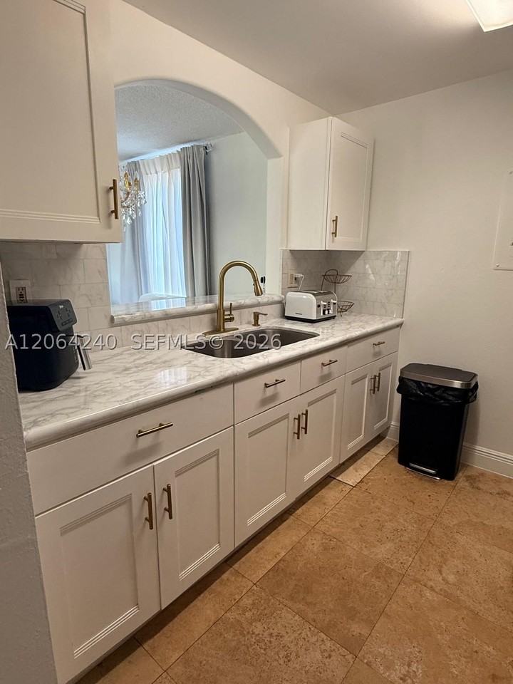2160 Sw 16th Ave #320 - Photo 5 of 25