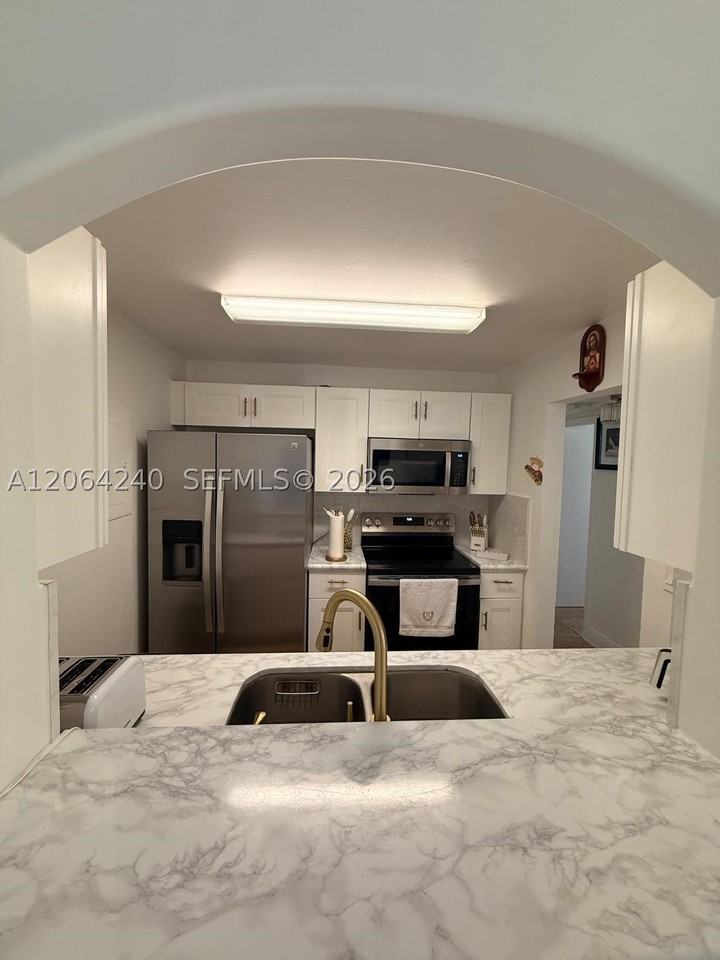 2160 Sw 16th Ave #320 - Photo 7 of 25