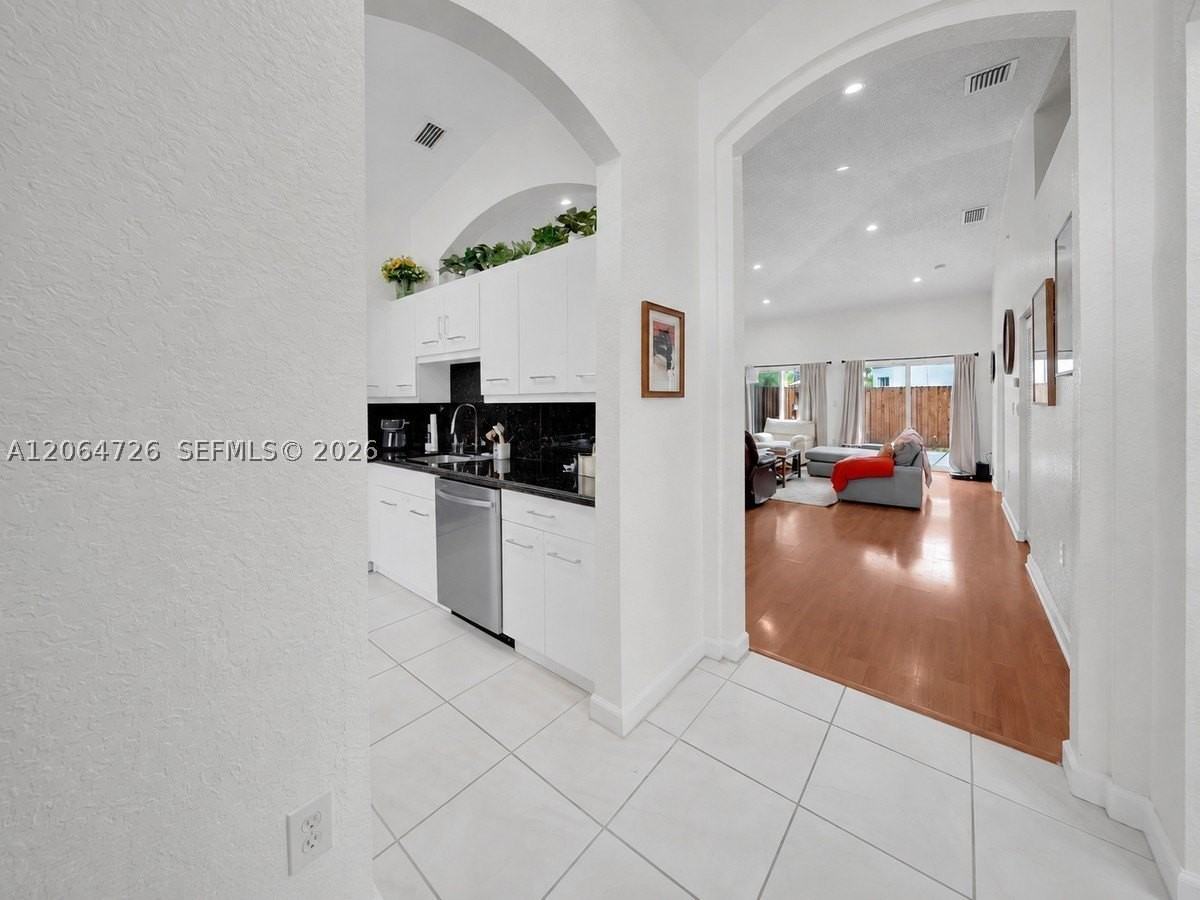 16220 Sw 101st Ter - Photo 4 of 23