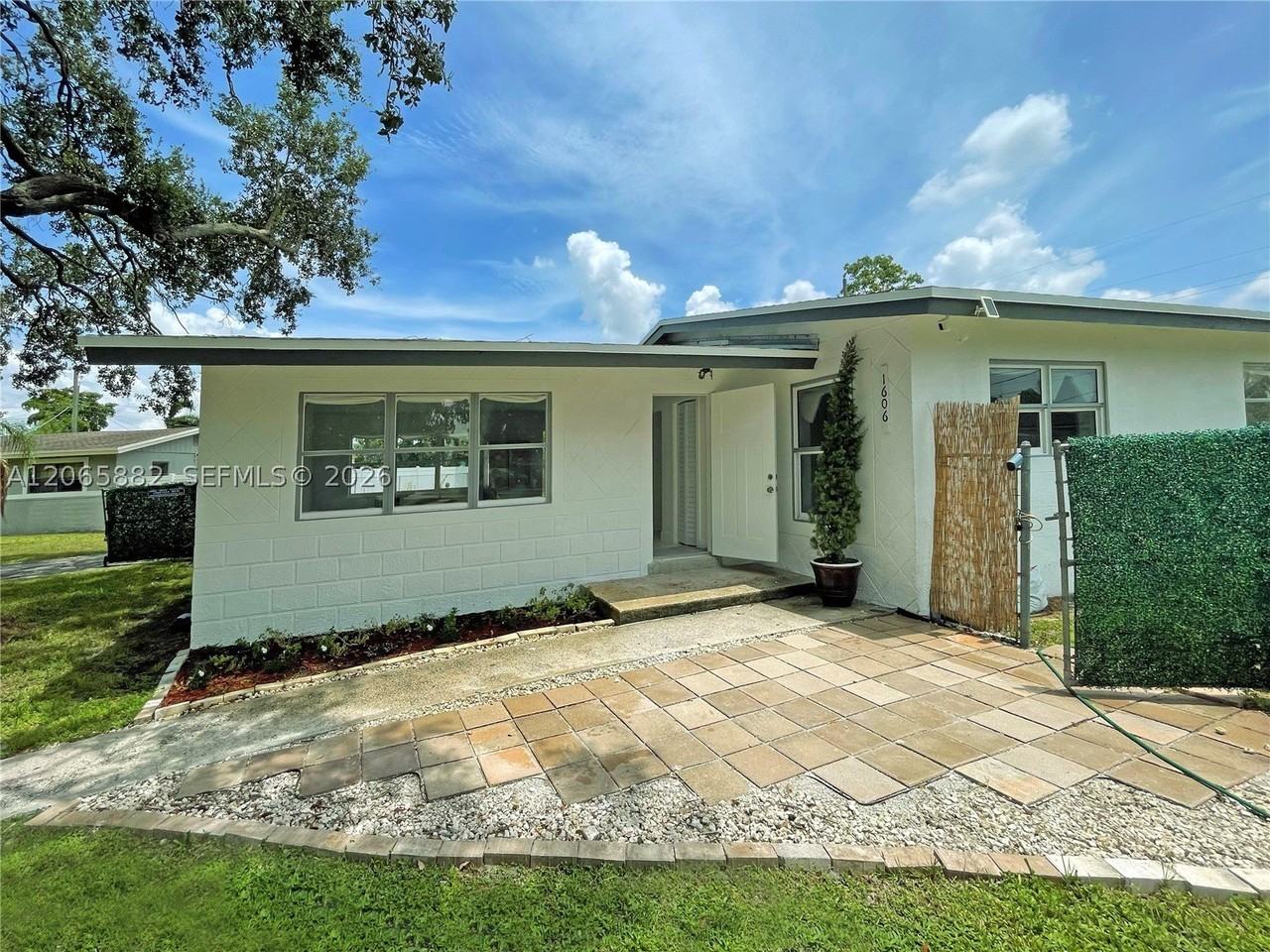 1606 Nw 12th Ave - Photo 3 of 50
