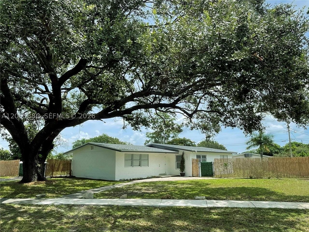 1606 Nw 12th Ave - Photo 4 of 50