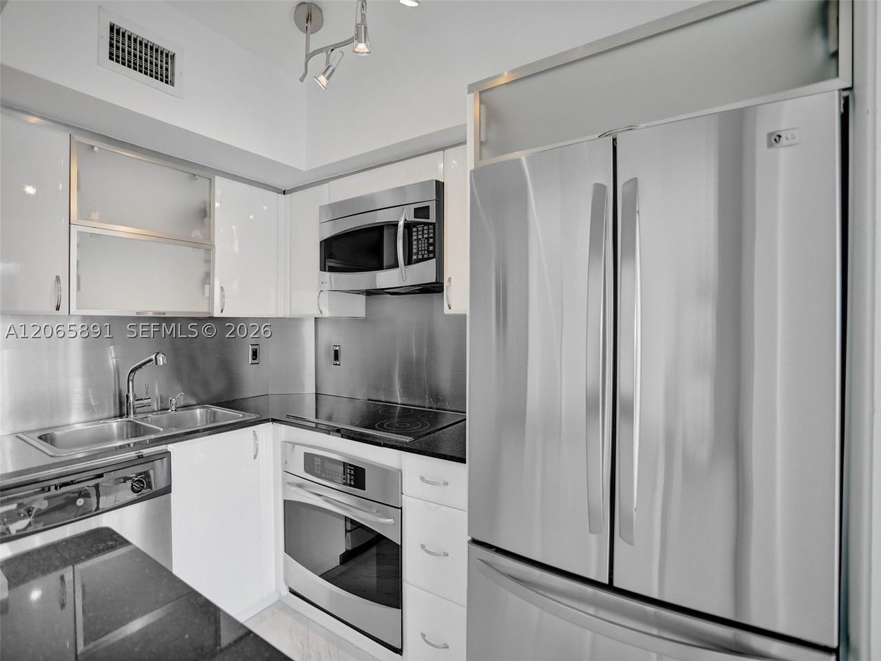 286 Bal Bay Dr #2B - Photo 7 of 15