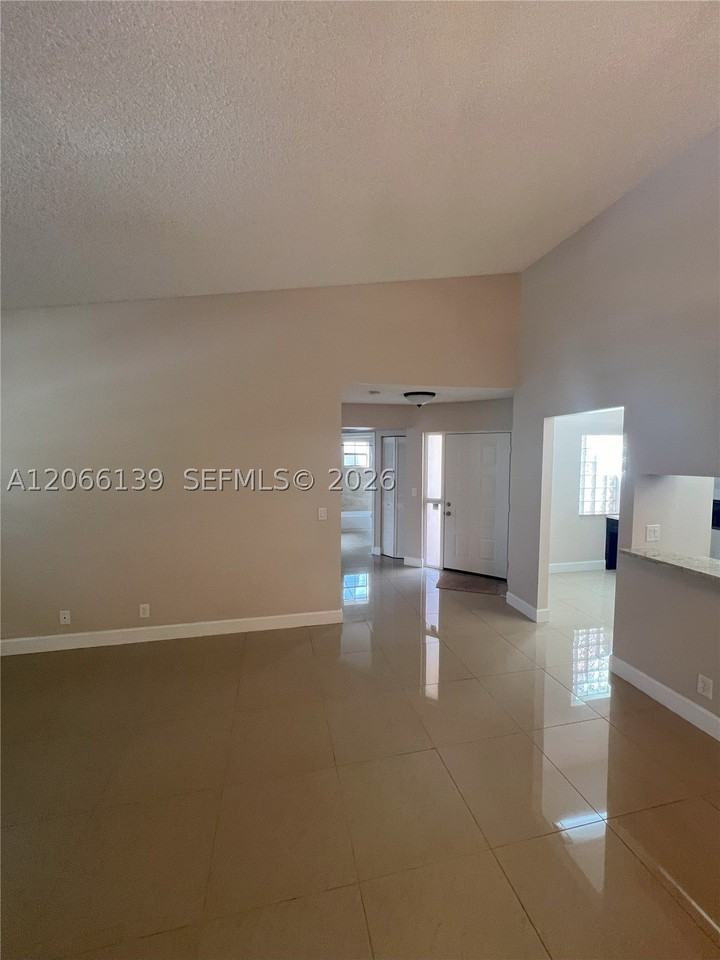 10700 Nw 14th St #142 - Photo 5 of 22