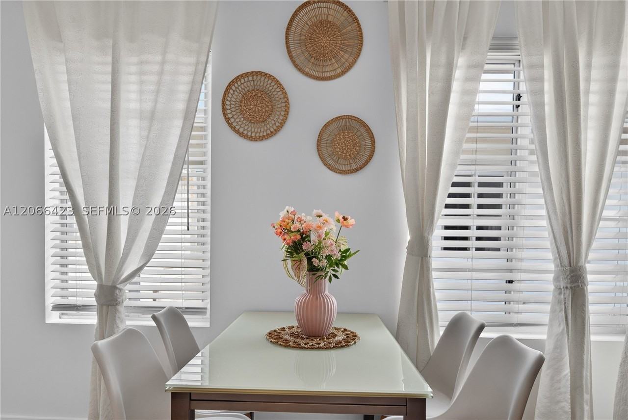 811 Jefferson Ave #204 - Photo 3 of 22