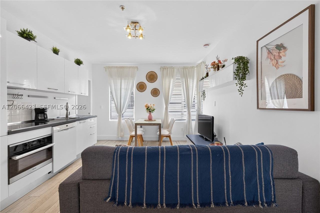 811 Jefferson Ave #204 - Photo 4 of 22
