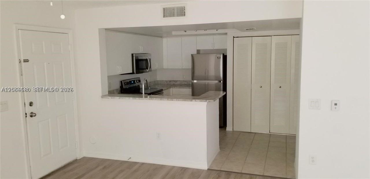 4195 N Haverhill Rd #303 - Photo 3 of 18