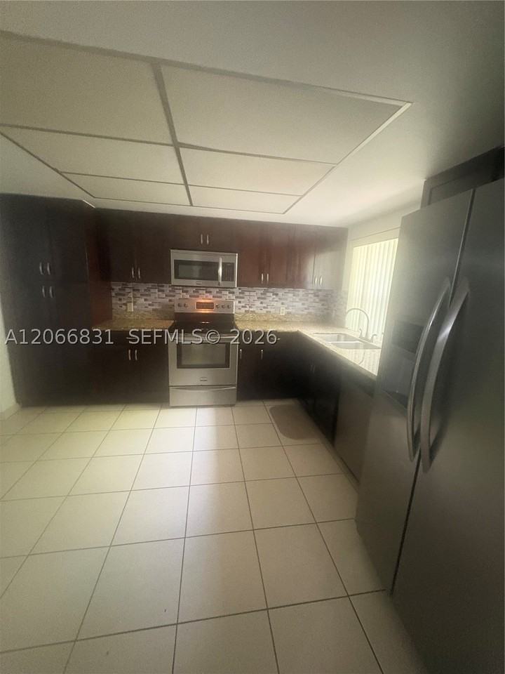 17919 Nw 66th Ct - Photo 7 of 29