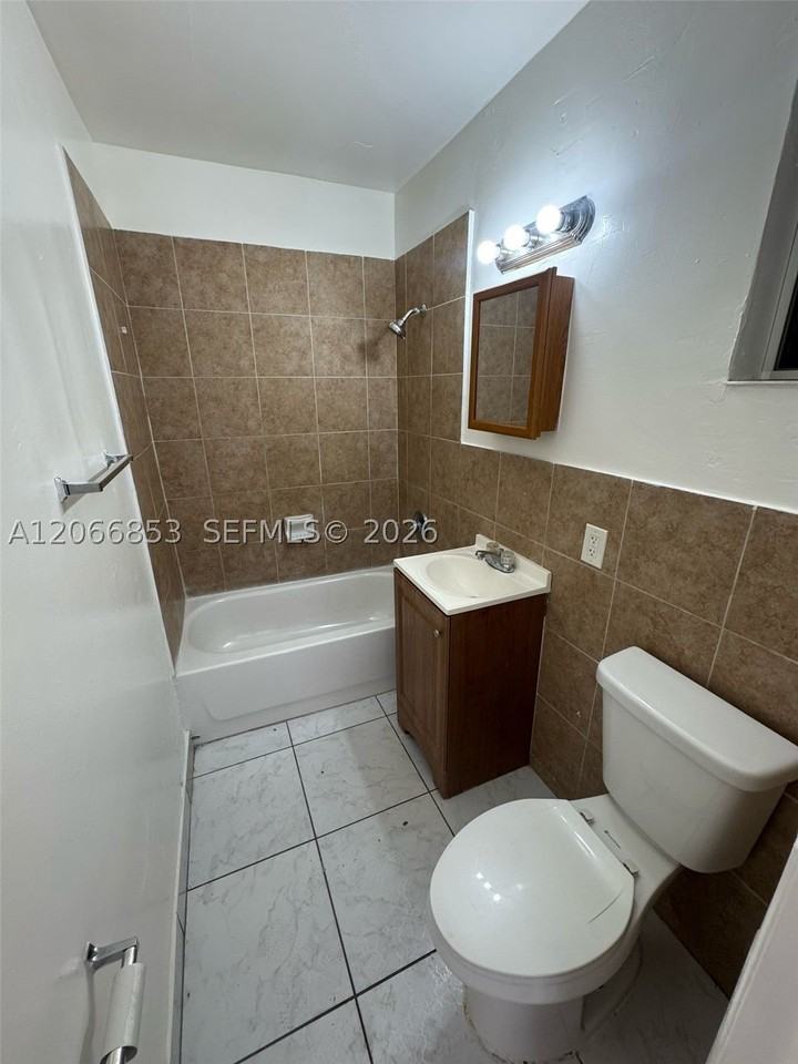 2451 Nw 13th Ct #5 - Photo 5 of 6