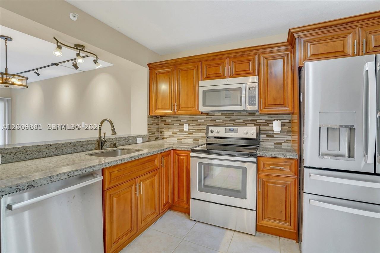 9537 Weldon Cir #I109 - Photo 4 of 48