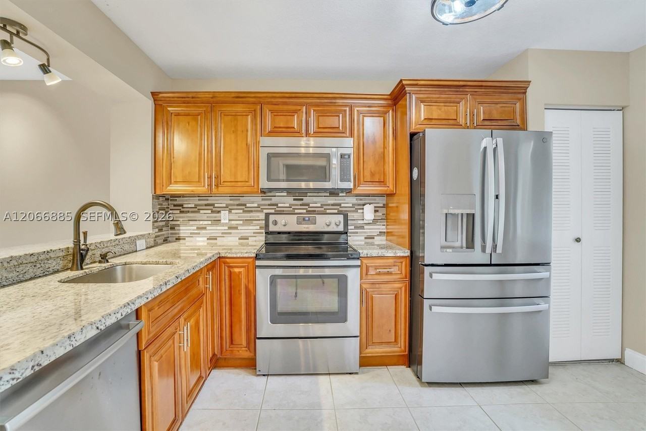 9537 Weldon Cir #I109 - Photo 7 of 48