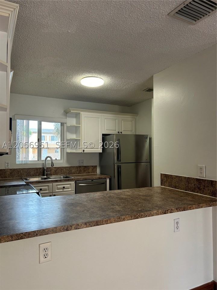 6245 Kendale Lakes Cir #215 - Photo 4 of 22