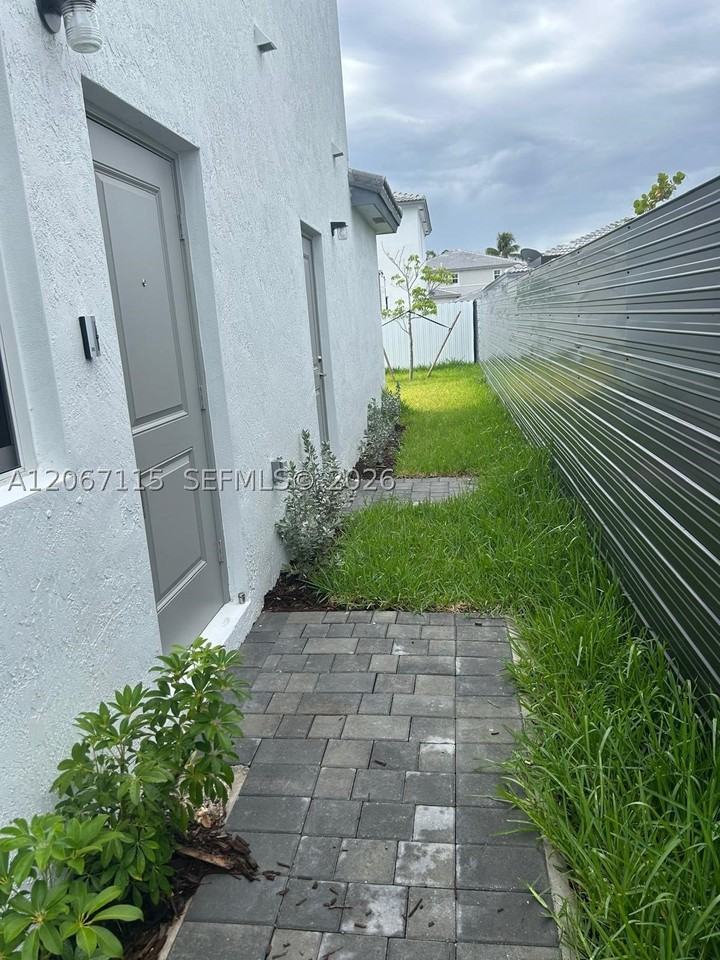 14806 Sw 163rd St - Photo 4 of 14
