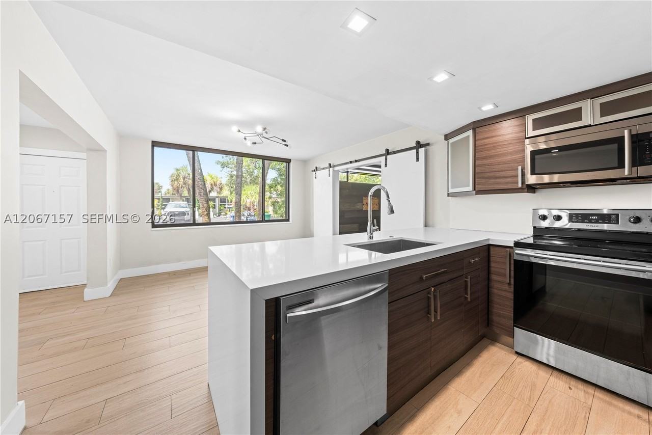 6480 Miami Lakes Dr E #6480 - Photo 4 of 18