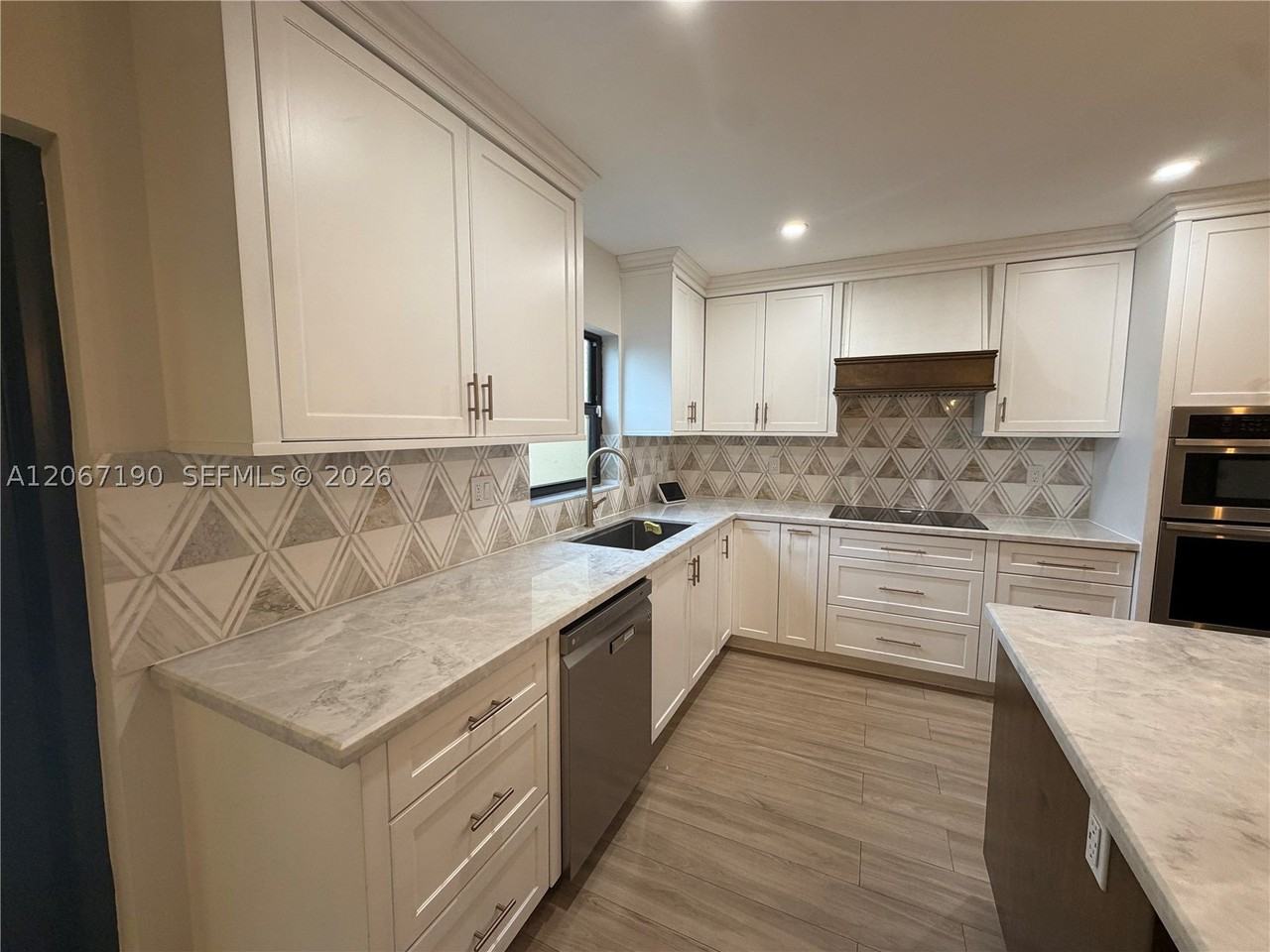 16022 Kilmarnock Dr #16022 - Photo 7 of 28