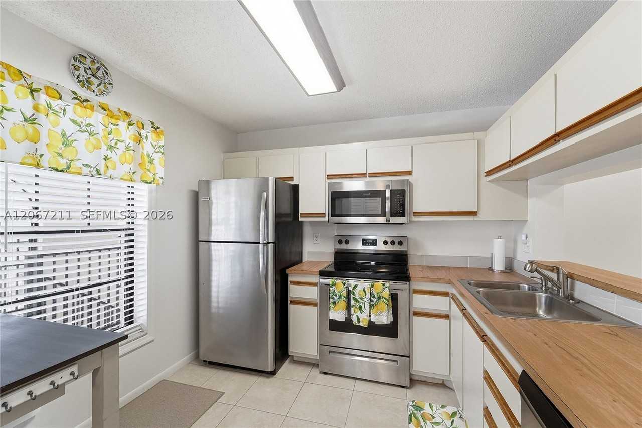 2496 Nw 89th Dr #2496 - Photo 4 of 17
