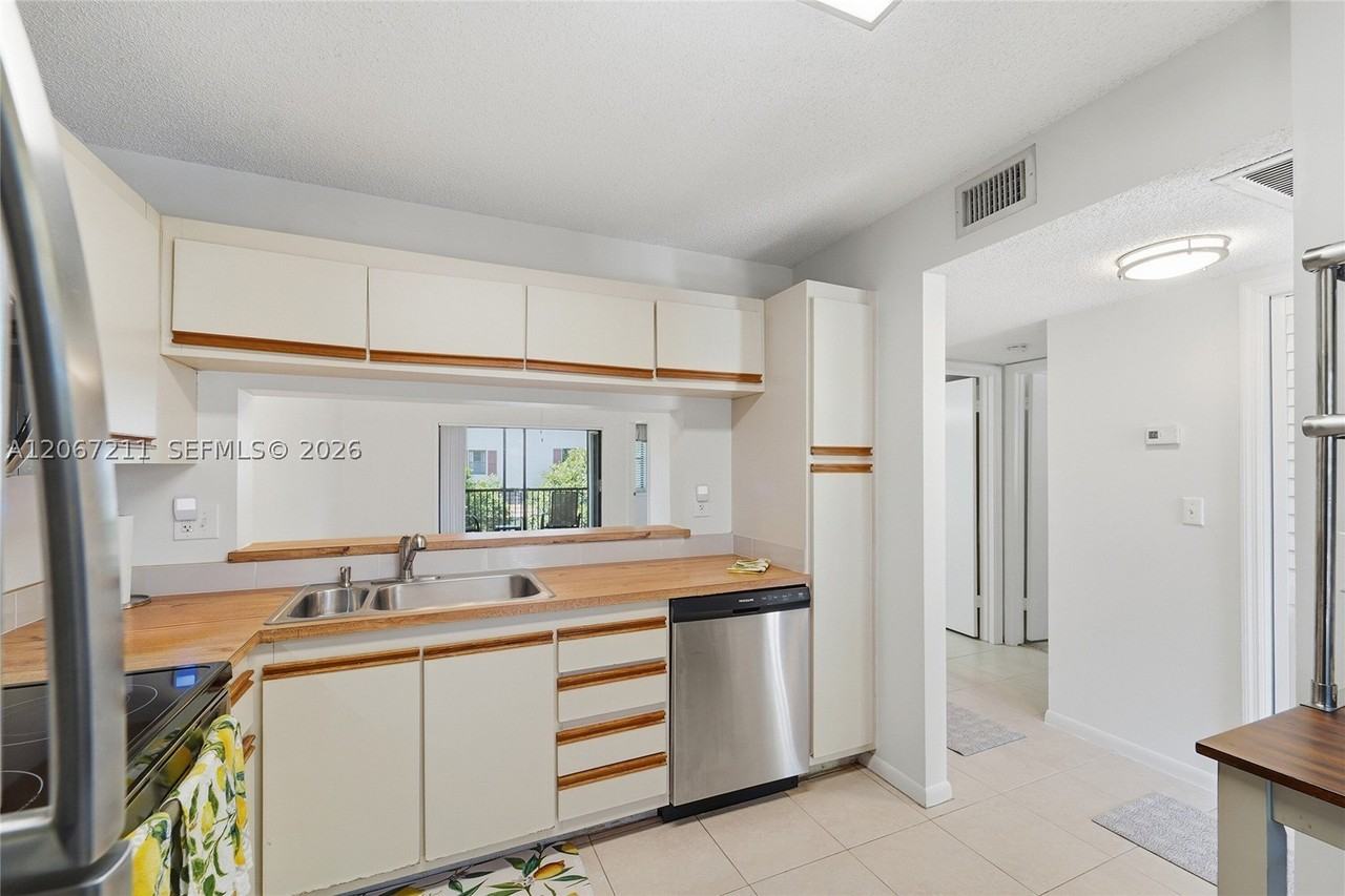 2496 Nw 89th Dr #2496 - Photo 5 of 17