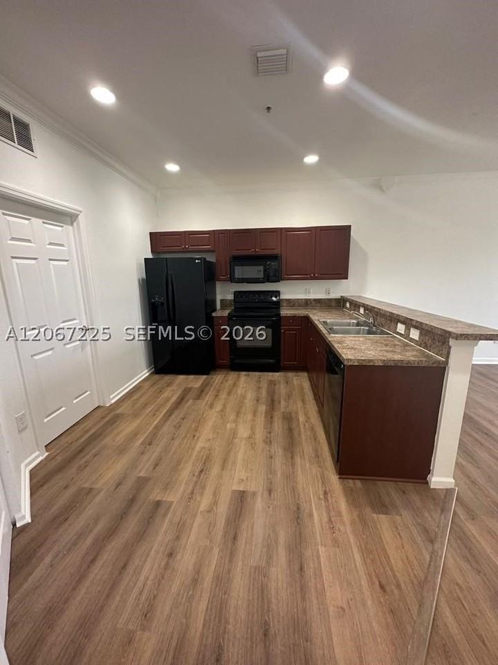 1985 Marsh Harbor Dr - Photo 2 of 12