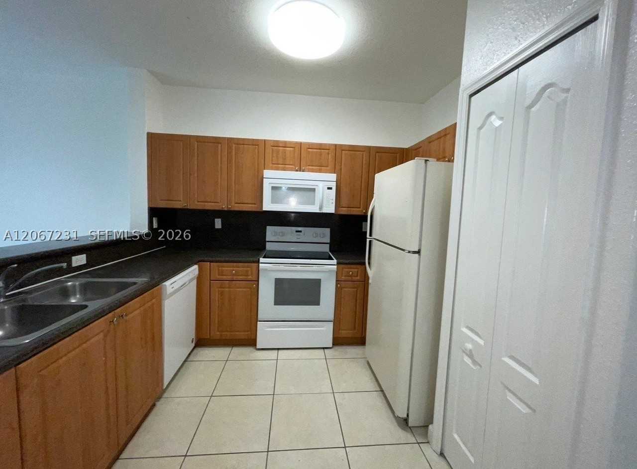 1535 Se 26th St #104 - Photo 6 of 14