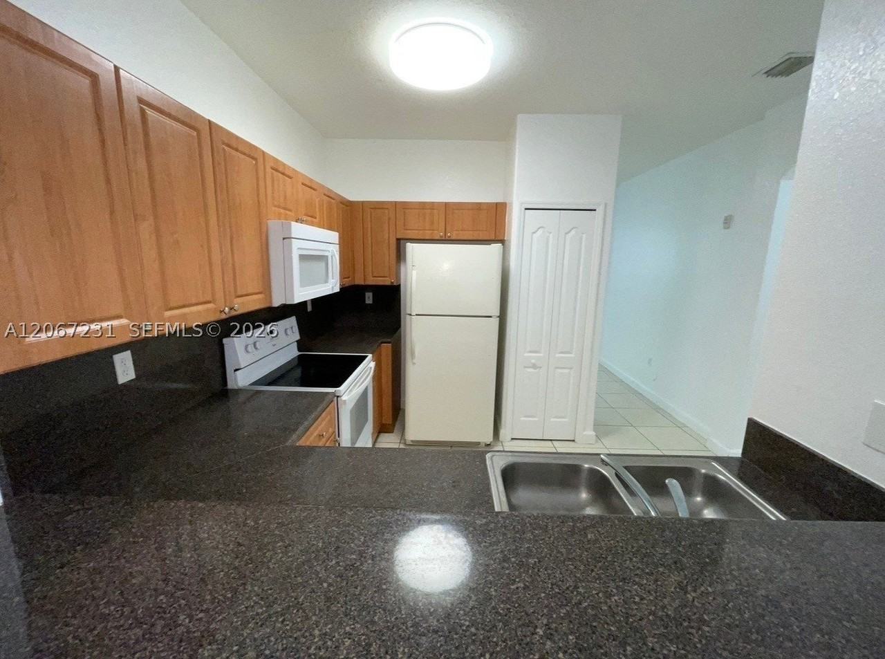 1535 Se 26th St #104 - Photo 7 of 14