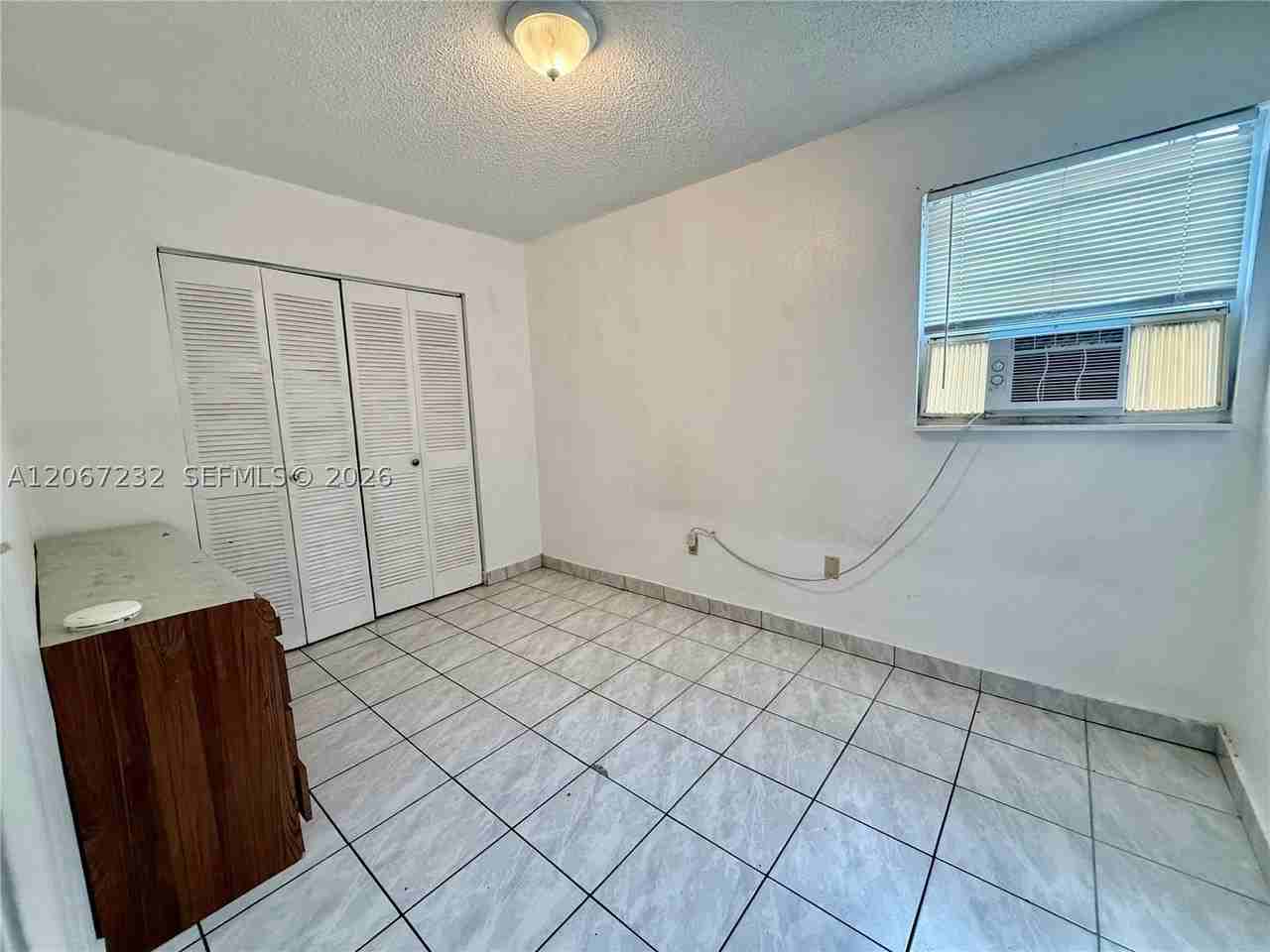 718 Sw 11th Ave #6 - Photo 6 of 7