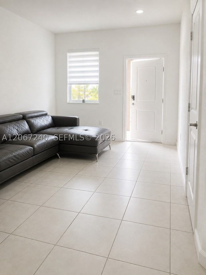 2639 Se 10th St #2639 - Photo 3 of 9