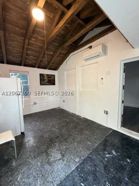 625 Ne 86th St #U - Photo 3 of 6