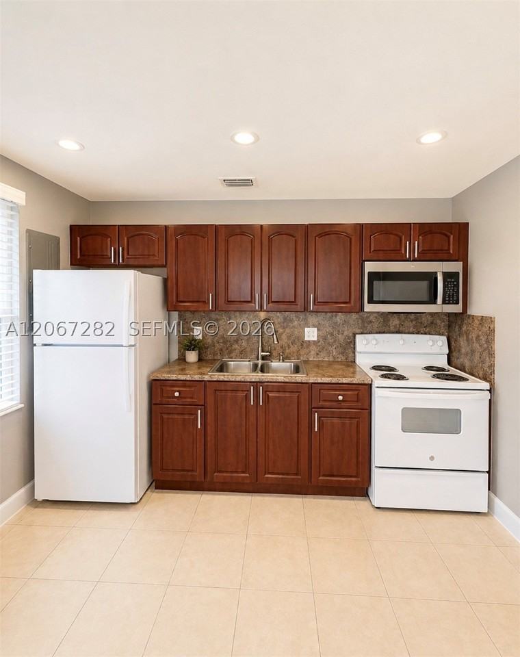 4228 Nw 4th St #0 - Photo 5 of 10