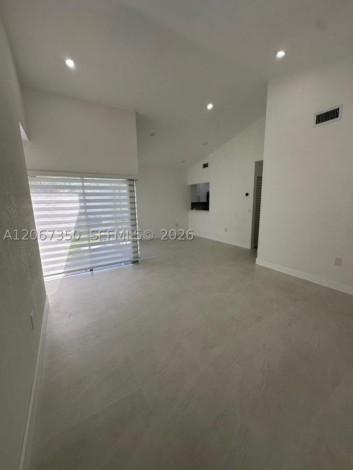 20926 Sw 124th Avenue Rd - Photo 3 of 10
