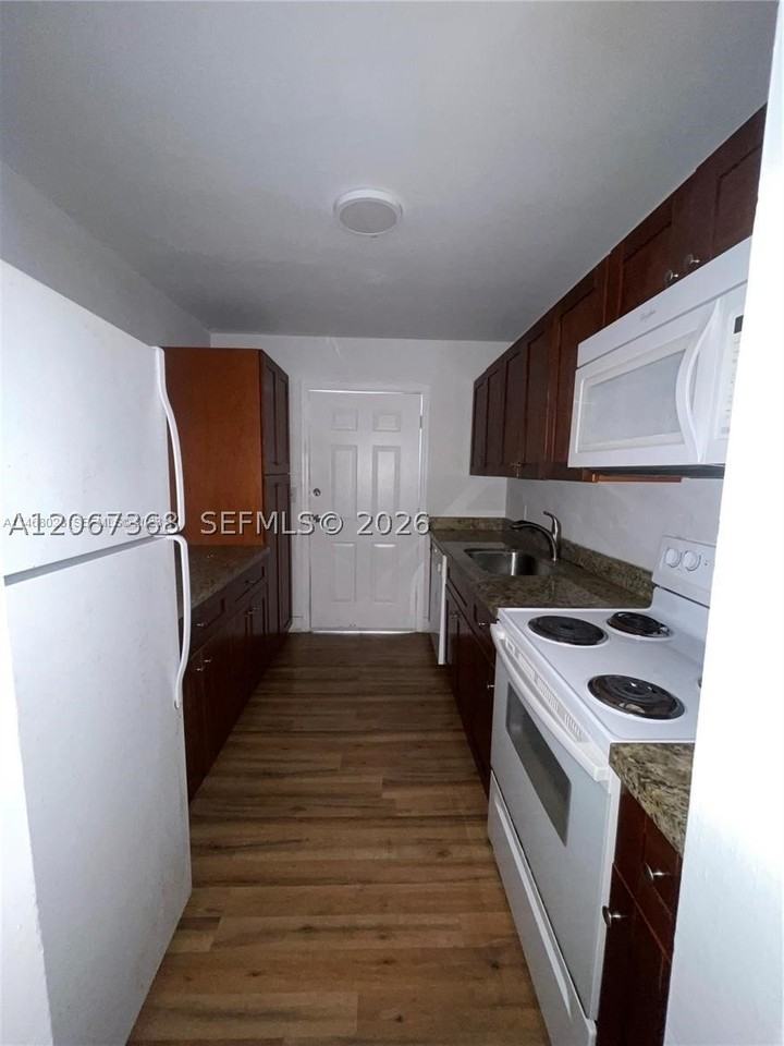 1388 Nw 101st St #1388 - Photo 5 of 7