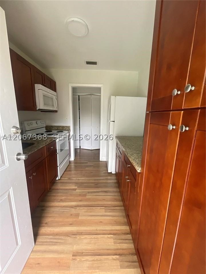 1388 Nw 101st St #1388 - Photo 6 of 7
